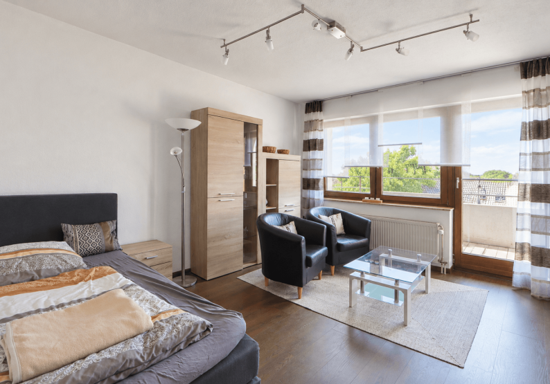 Wohn- und Schlafzimmer (KI-optimiert)