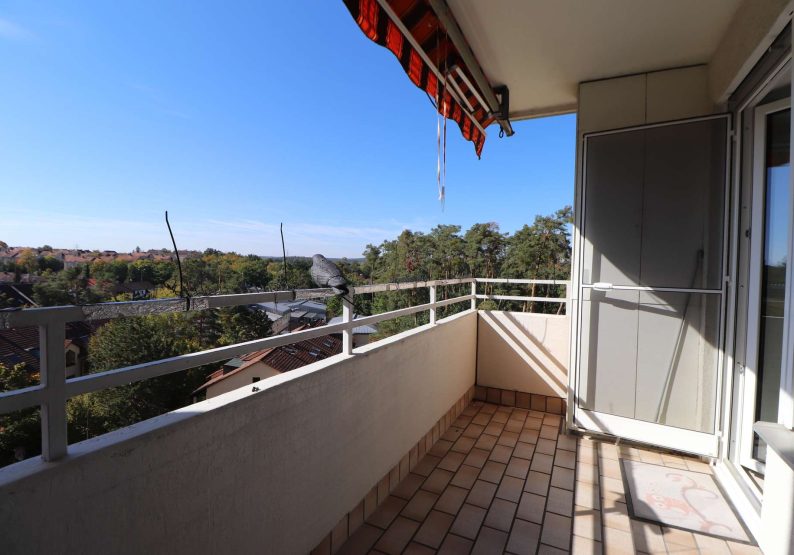 Balkon (KI-optimiert)